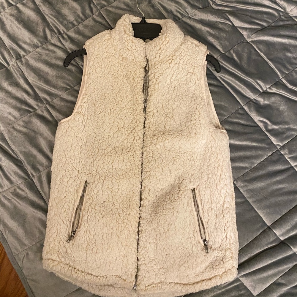 Nwt Sherpa vest